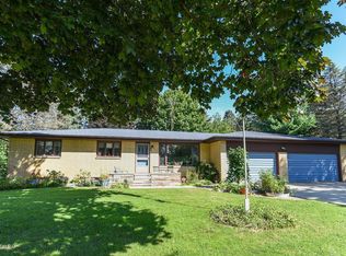 1235 W Glenlord Rd, Saint Joseph, MI 49085