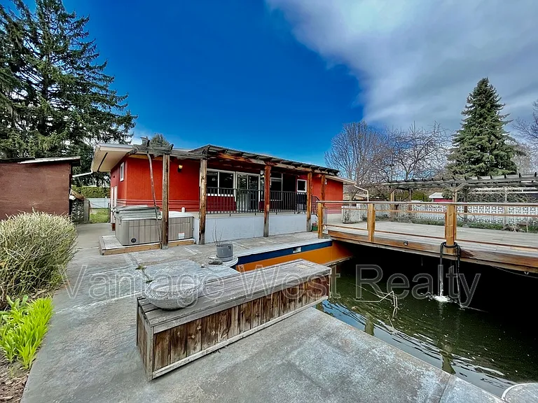 1319 Kelglen Cres #A — Photo 34