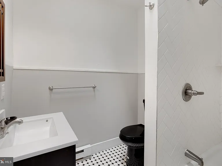 707 W Girard Ave #2F — Photo 21