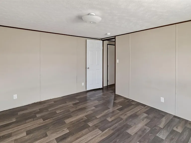 5670 E Highway 290 — Photo 15