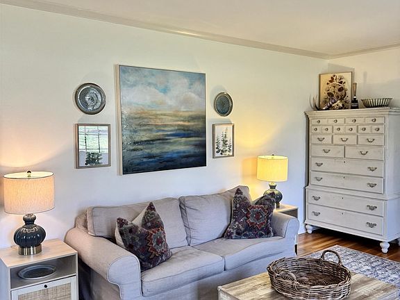 3rd image of 240 Avon Rd