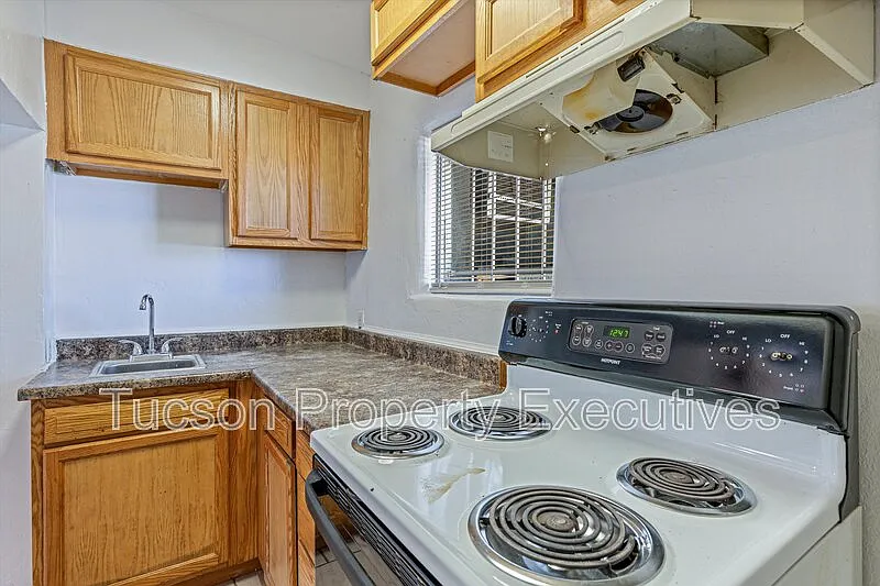 Studio, 1.0 bath, 400 sqft, $750 — Photo 4