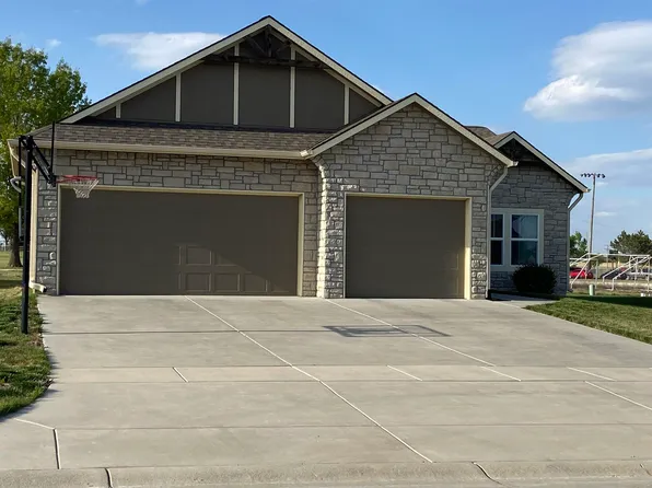 932 Cedar Brook Cir, Mulvane, KS 67110