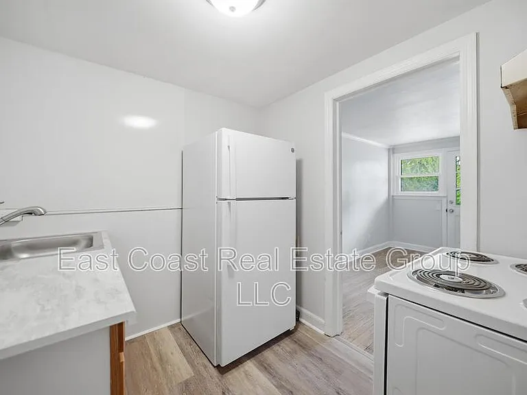 430R N Locust St — Photo 8