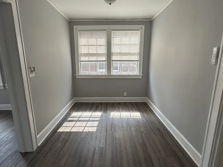 265 E Morehead St — Photo 5