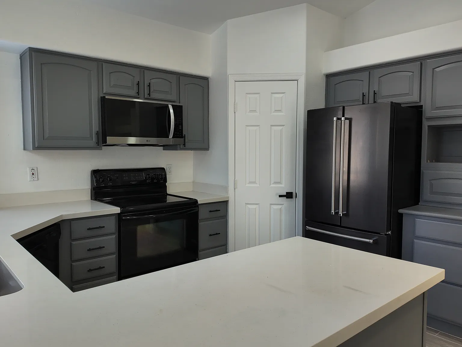 3 bed, 2.5 bath, 1544 sqft, $2,500 — Photo 2