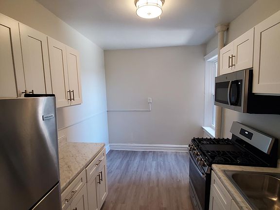 4th image of 49 Waverly St APT 27