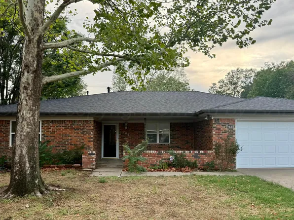 704 Phillips Dr, Dumas, TX 79029