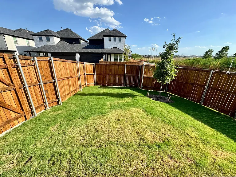 2930 Eleanor Dr — Photo 31