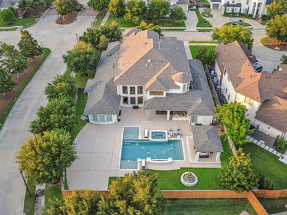 3rd image of 27711 Stonehurst Ln