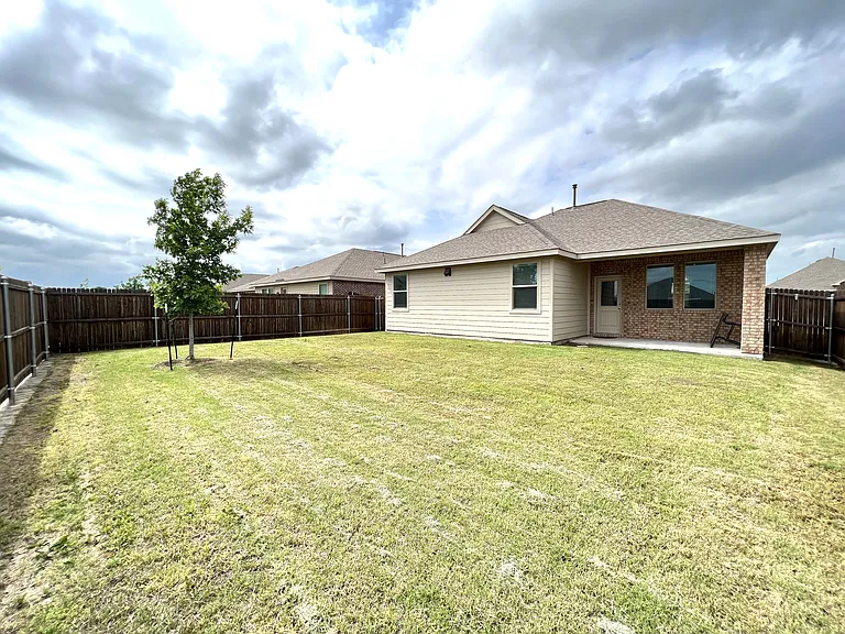1511 Avery Pointe Dr — Photo 23