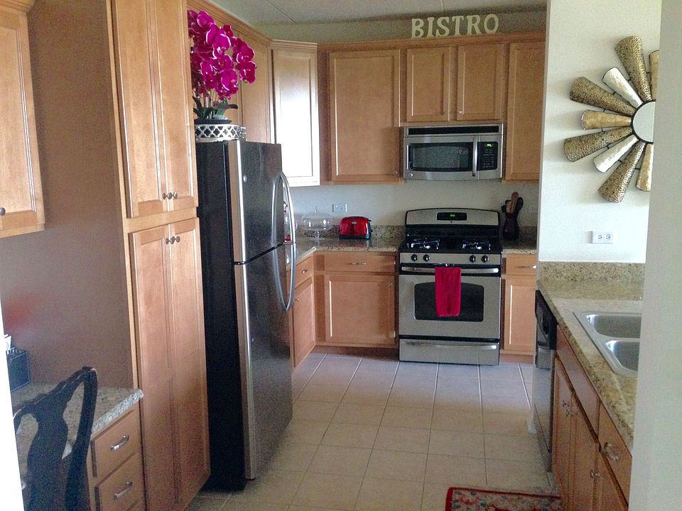 Kitchen w/ Desk Area & Pantry