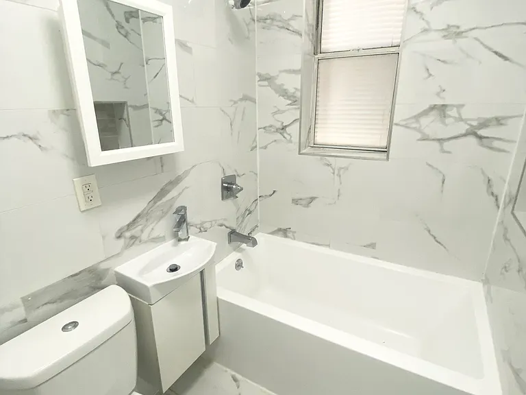 5712 Hudson Ave #U2 — Photo 2