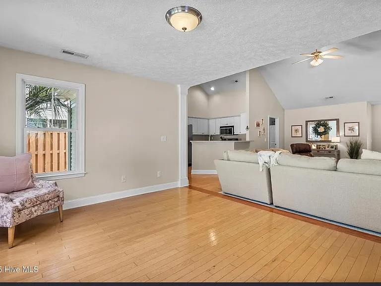 513 Catamaran Dr — Photo 24