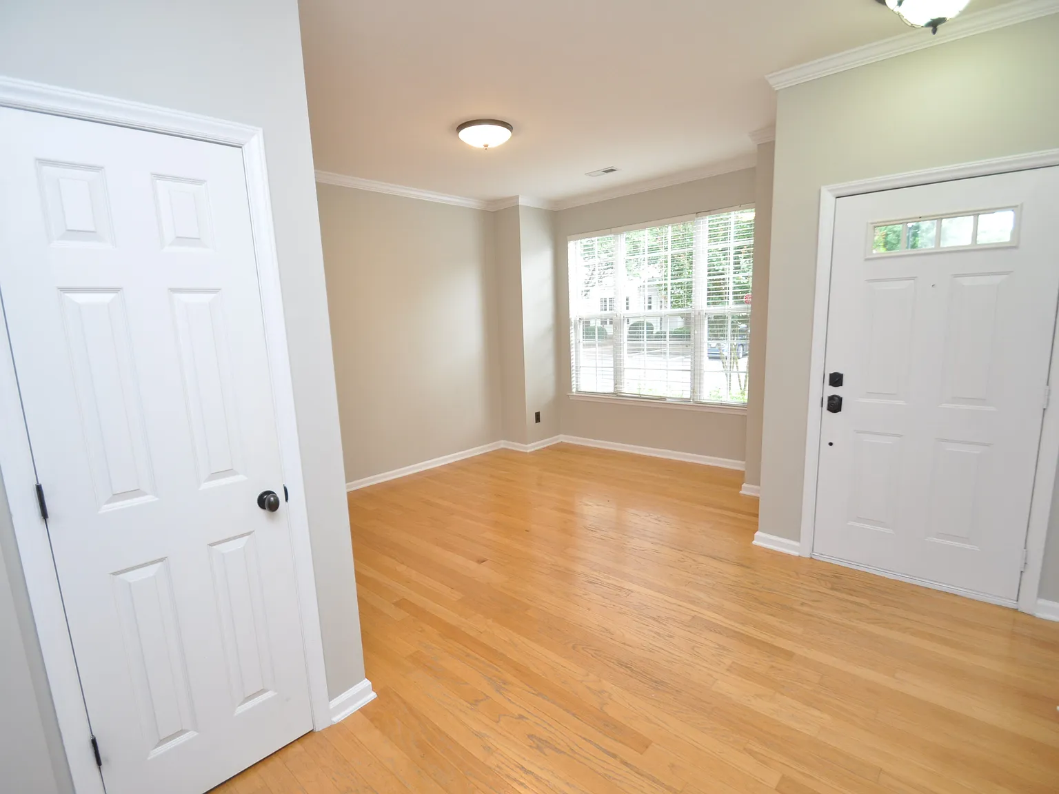 Gorgeous Raleigh Townhome Available Immediately — Photo 3