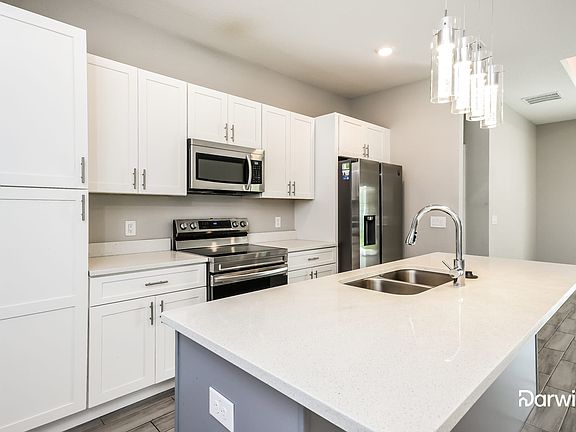 3rd image of 207 Gladiola Ct