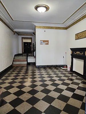 Rented by R New York | media 18