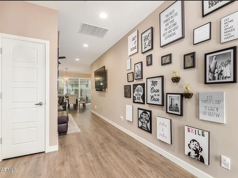2315 E Pinchot Ave — Photo 14