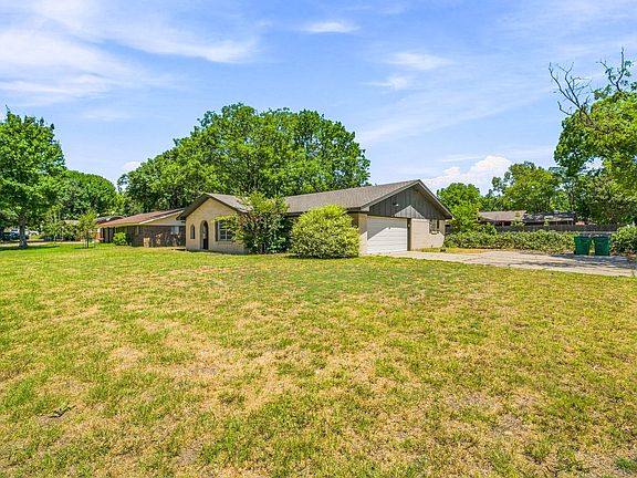 4th image of 905 Meadowlark Ln