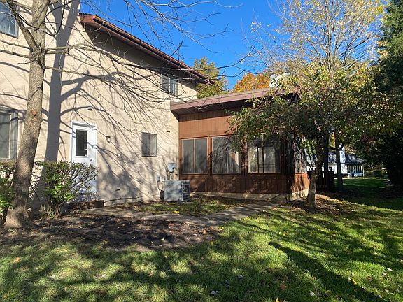4th image of 206 Academy Ct W