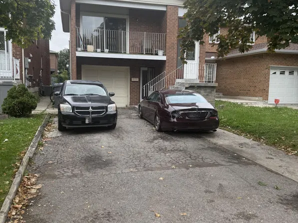 23 Deerpark Cres, Brampton, ON L6X 2T6