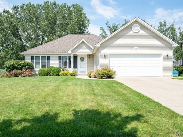 16 Garnet Dr, Buffalo, NY 14227