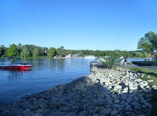 1704 Ronzheimer Ave, St Charles, IL 60174