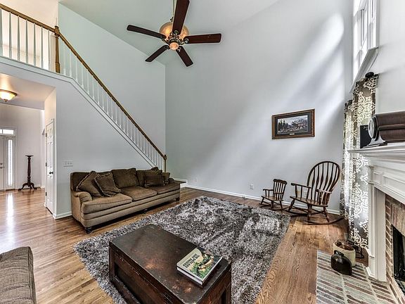 5th image of 430 Old Deerfield Ln