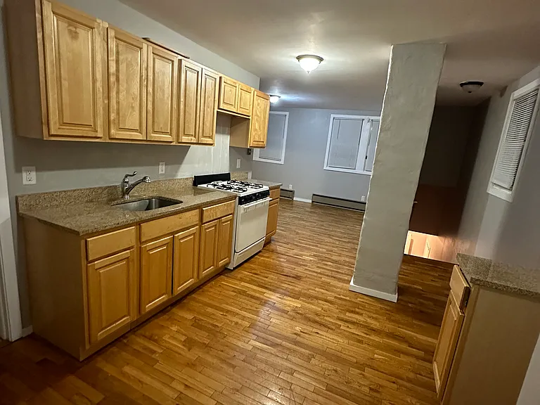 77 Wesley St #2 — Photo 8