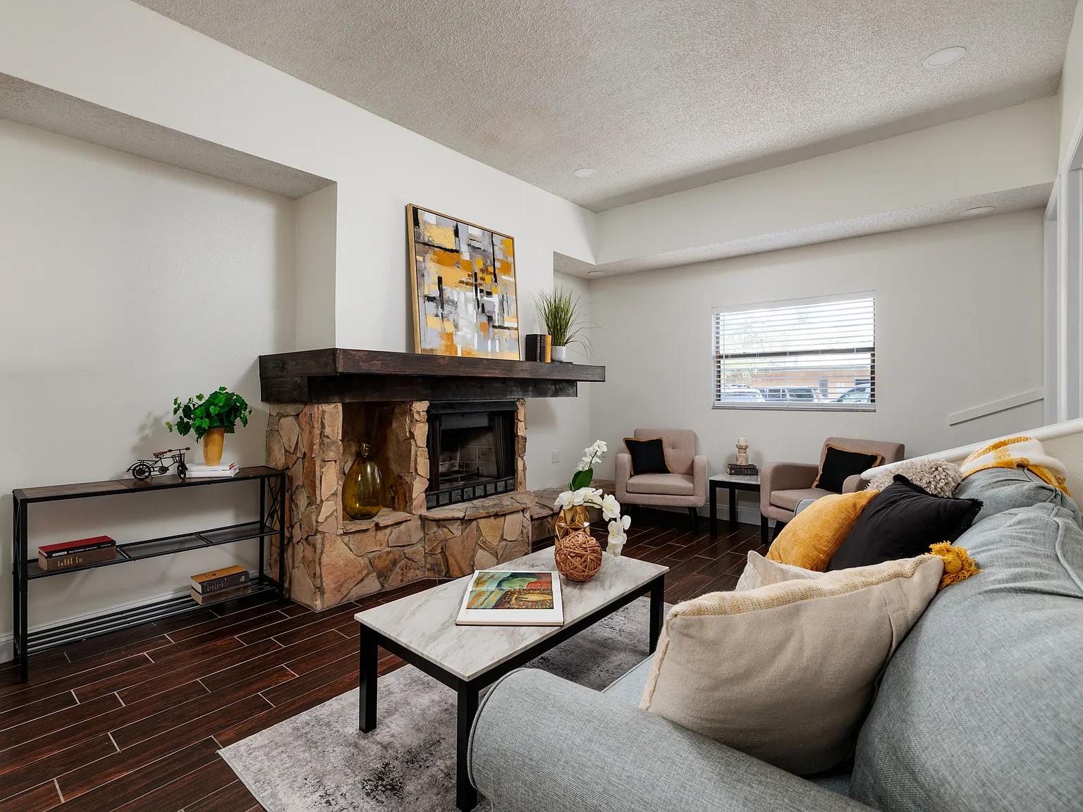 2 bed, 844 sqft, $2,000 — Photo 4