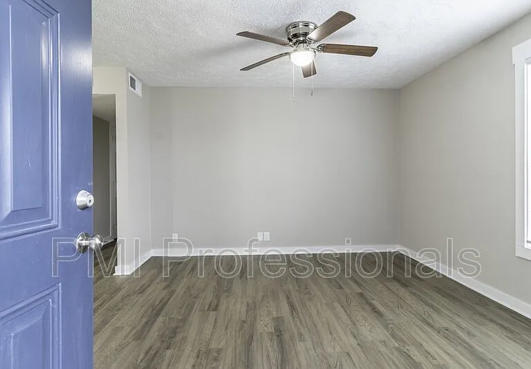 105 Kingsridge Dr — Photo 4