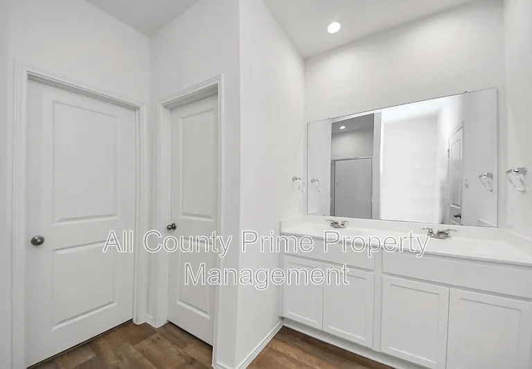 31303 Heddington Ln — Photo 14