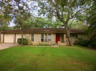 32 Robinhood Ln, Richwood, TX 77531