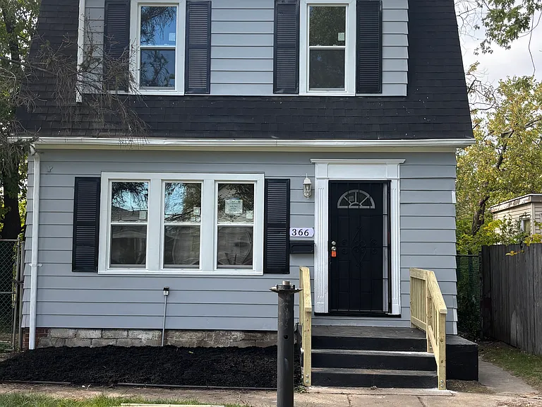 366 Taft Pl — Photo 1