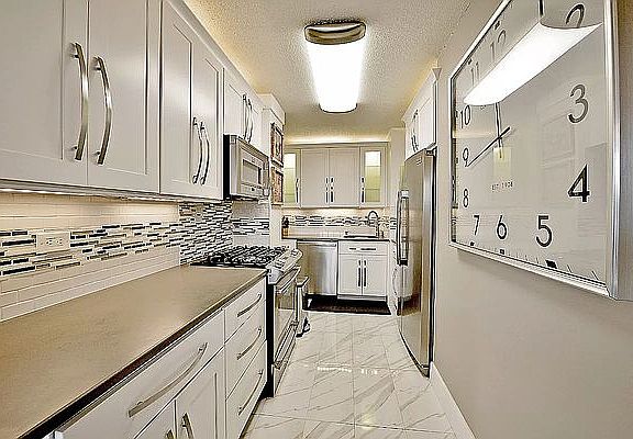 3rd image of 299 Pearl St APT 4B