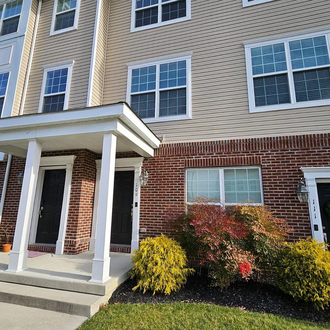 3 bed, 2.5 bath, 1933 sqft, $3,300 — Photo 4