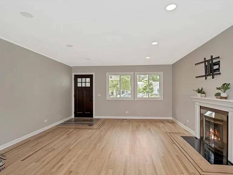 30W150 Foxboro Ct — Photo 3