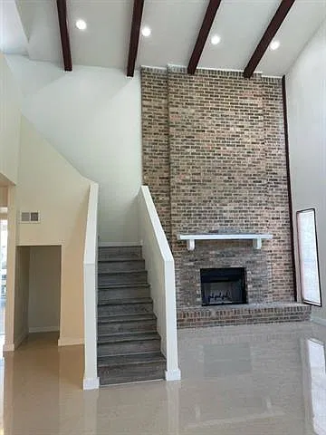 4 bed, 2.5 bath, 2565 sqft, $2,400 — Photo 4