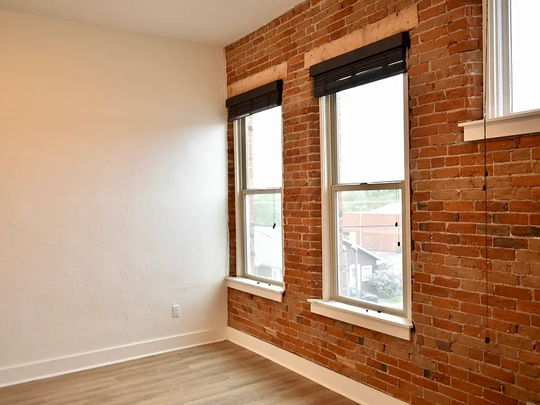 108 E Lewis St #6 — Photo 5