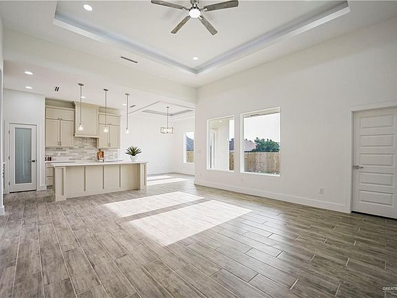 3rd image of 404 Hole St Unit 7