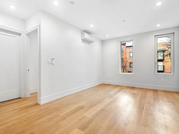 4th image of 1066 Jefferson Ave #2B