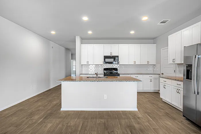 3 bed, 2.0 bath, 1937 sqft, $2,025 — Photo 3