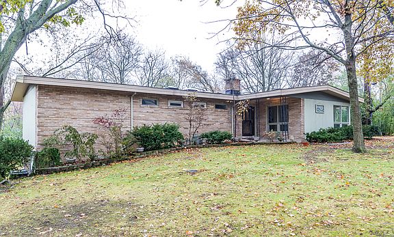 3rd image of 1727 Lake Dr