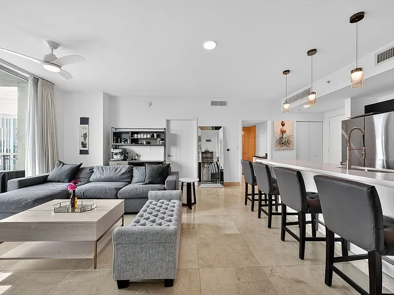 90 SW 3rd St #2709 — Photo 6