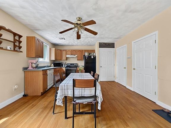 2nd image of 52 Boyle Rd