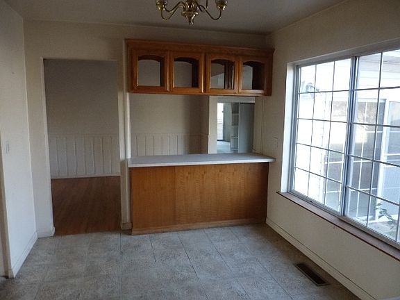 3rd image of 633 Holly Dr