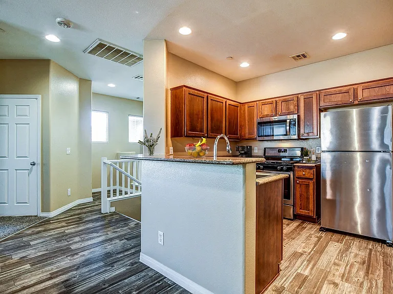 Ravello Townhomes — Photo 19