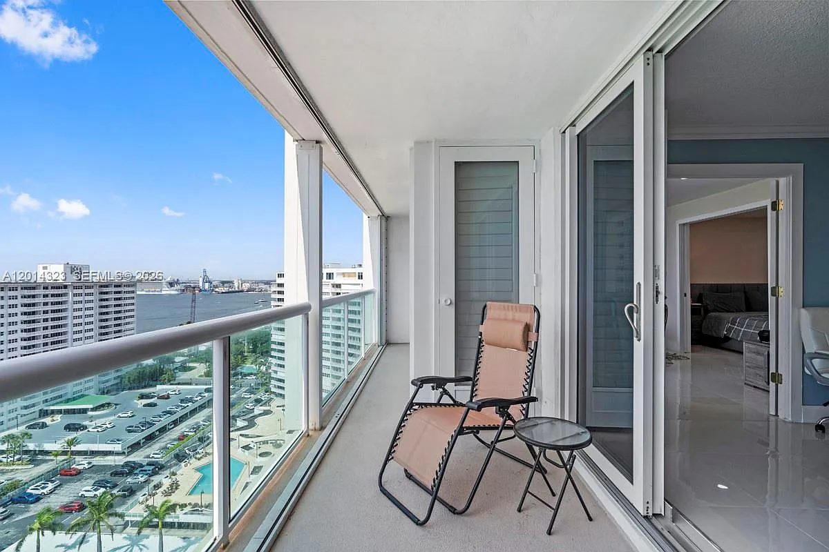 Point Of Americas Condo — Photo 4