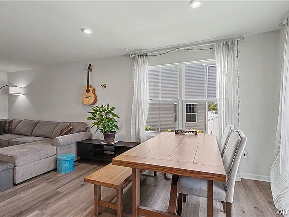 4th image of 164 South Dr