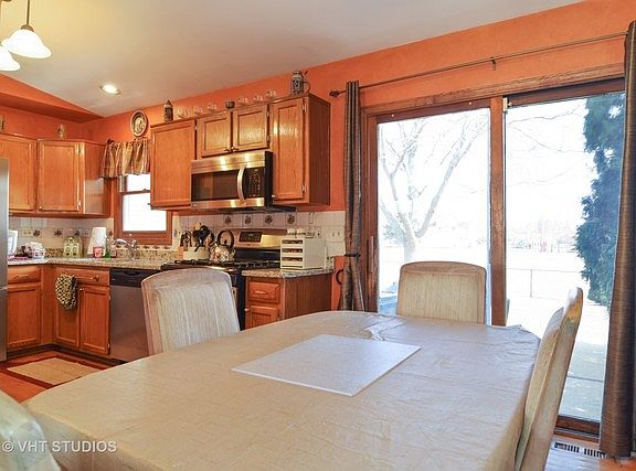 4th image of 7583 Kingsbury Dr